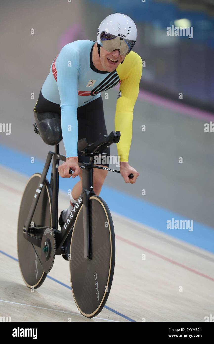 Paris, France. 30 août 2024. Le cycliste paralympique Ewout Vromant réagit après la qualification de la poursuite de trois kilomètres Track C2 sur la piste cyclable masculine, lors de la deuxième journée des Jeux paralympiques d'été 2024 à Paris, France, le vendredi 30 août 2024. Les 17èmes Jeux Paralympiques se déroulent du 28 août au 8 septembre 2024 à Paris. BELGA PHOTO VIRGINIE LEFOUR crédit : Belga News Agency/Alamy Live News Banque D'Images