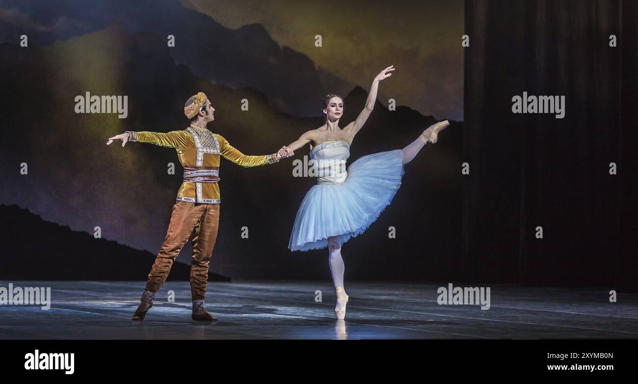 Marius Petipa a présenté la chorégraphie 'LA BAYADERE' sur scène à Saint-Pétersbourg en 1877. Heureusement, les notations de l'original ont été prese Banque D'Images