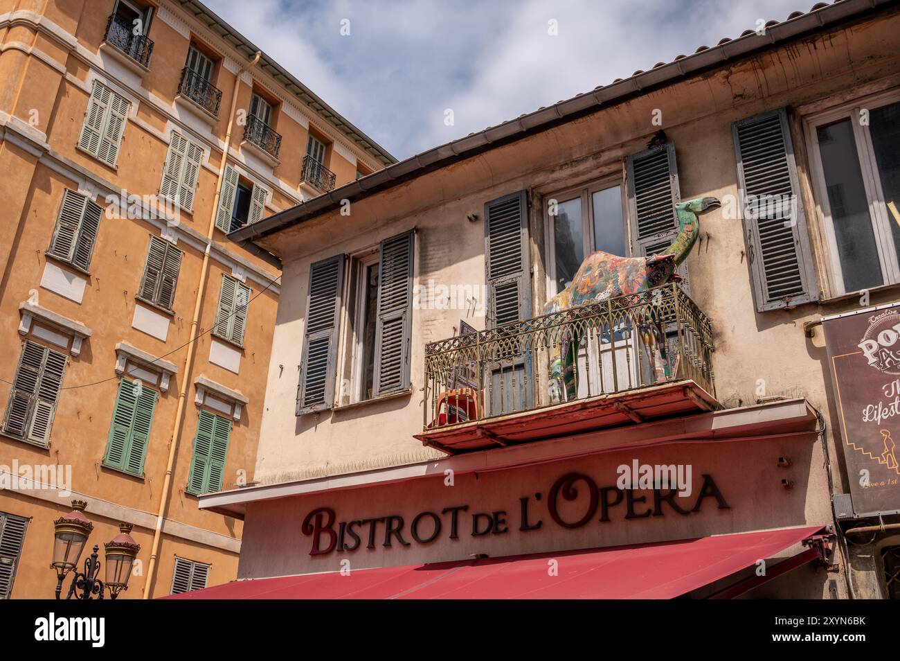 Nice, France - 7 août 2024 : vitrine dans la vieille ville de Nice. Banque D'Images