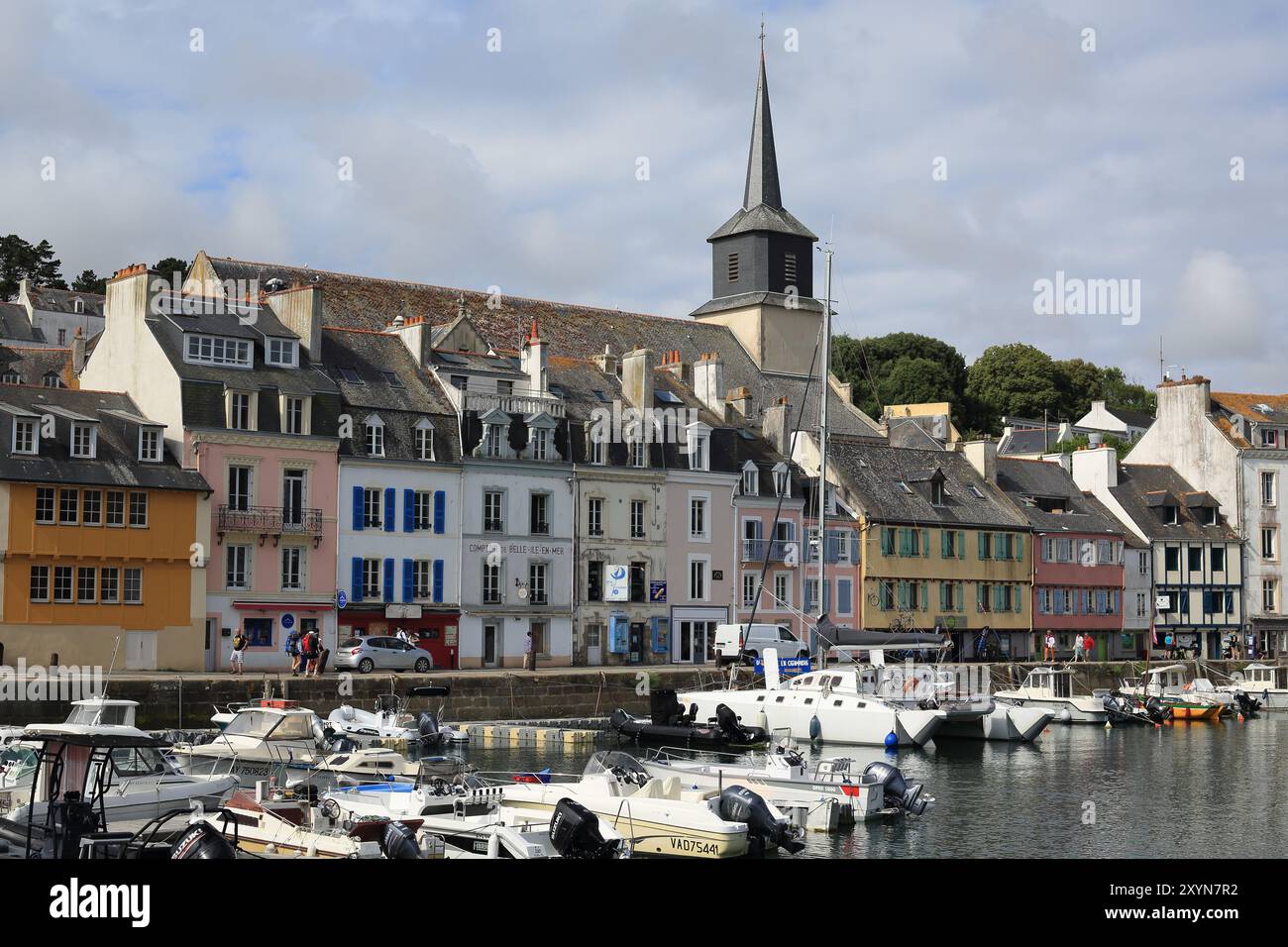 Vue du quai Jacques le Blanc à travers le port intérieur depuis Quai Vauban, le Palais, belle Ile en mer, Bretagne, France Banque D'Images
