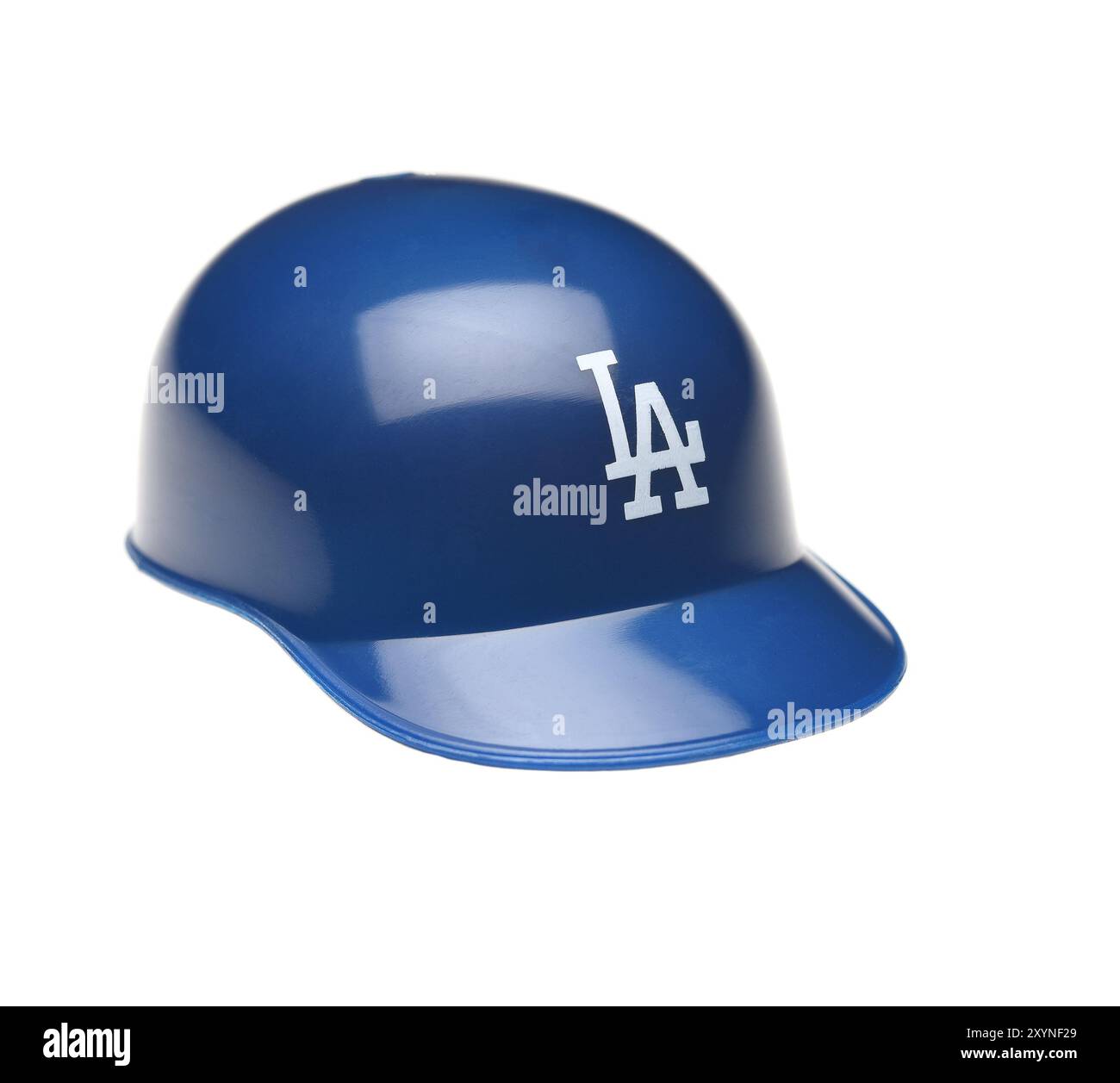 IRVINE, CALIFORNIE - 27 FÉVRIER 2019 : gros plan d'un mini casque à collectionner pour les Los Angeles Dodgers de la Major League Baseball. Banque D'Images