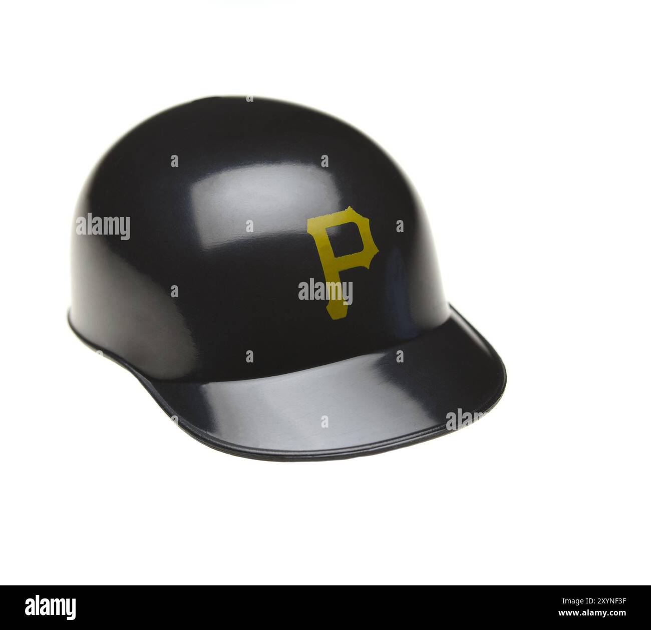 IRVINE, CALIFORNIE - 27 FÉVRIER 2019 : gros plan d'un mini casque à collectionner pour les Pirates de Pittsburgh de la Major League Baseball. Banque D'Images