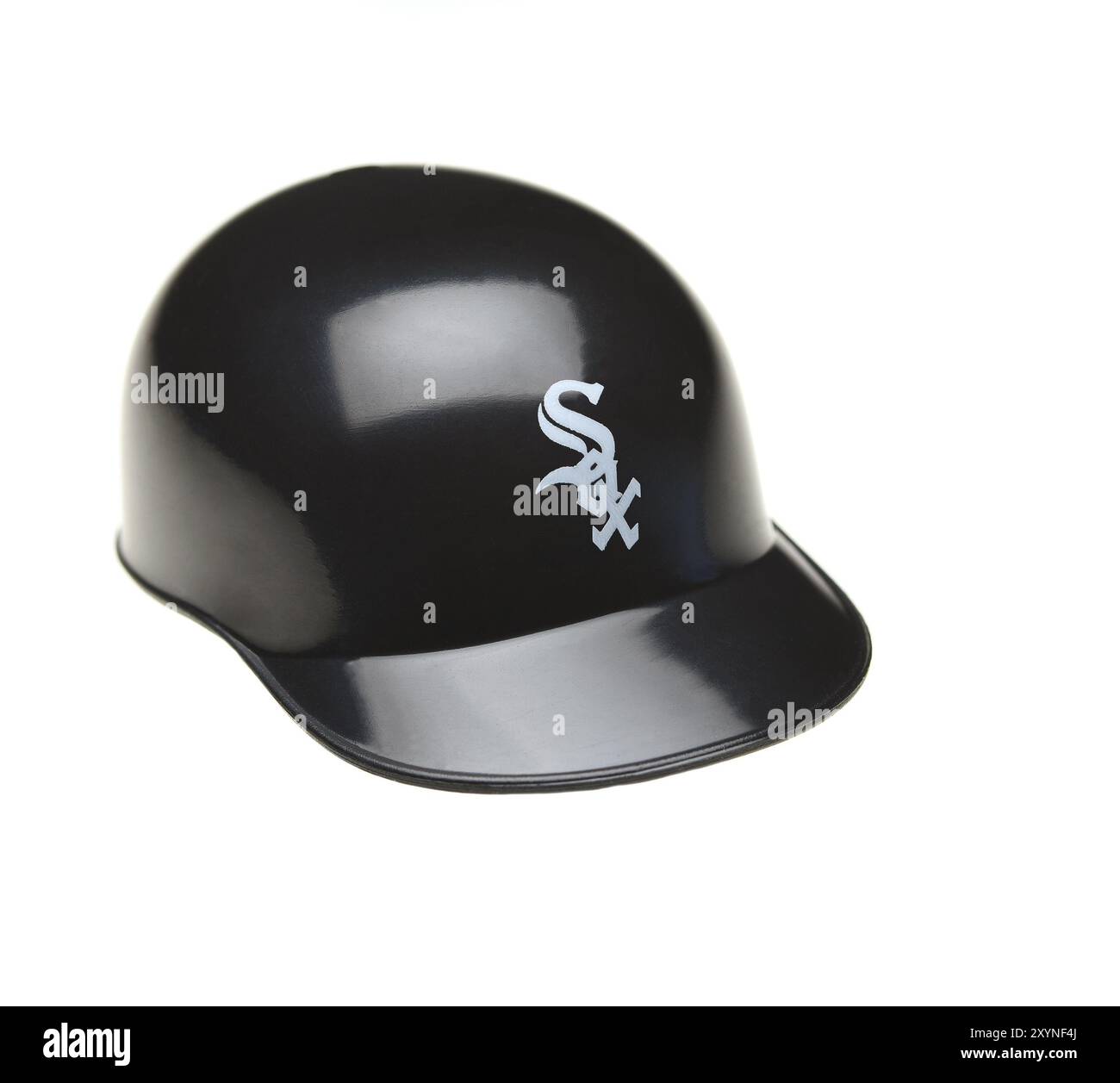 IRVINE, CALIFORNIE - 27 FÉVRIER 2019 : gros plan d'un mini casque à collectionner pour les Chicago White Sox de la Major League Baseball. Banque D'Images