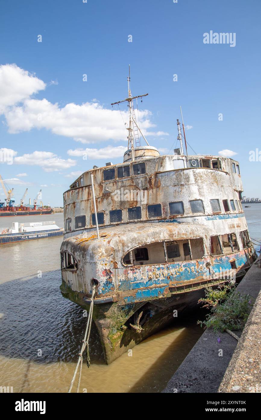 Naufrage DU MV Royal Iris à Charlton London sur la Tamise. Le 21 juin 1977, Royal Iris porte la reine Elizabeth II lors de son jubilé d'argent. Banque D'Images