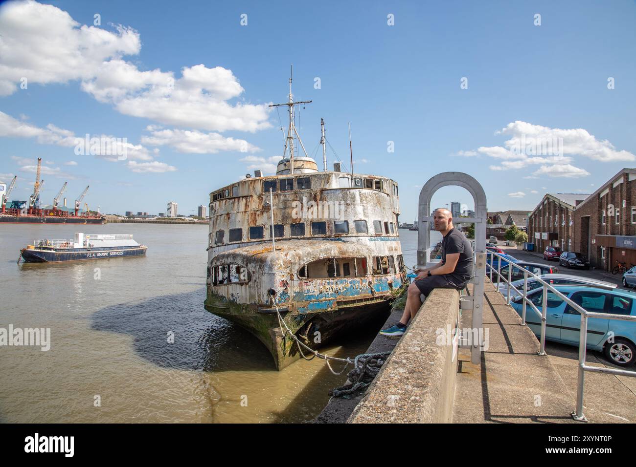 Naufrage DU MV Royal Iris à Charlton London sur la Tamise. Le 21 juin 1977, Royal Iris porte la reine Elizabeth II lors de son jubilé d'argent. Banque D'Images