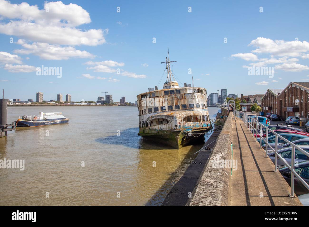 Naufrage DU MV Royal Iris à Charlton London sur la Tamise. Le 21 juin 1977, Royal Iris porte la reine Elizabeth II lors de son jubilé d'argent. Banque D'Images