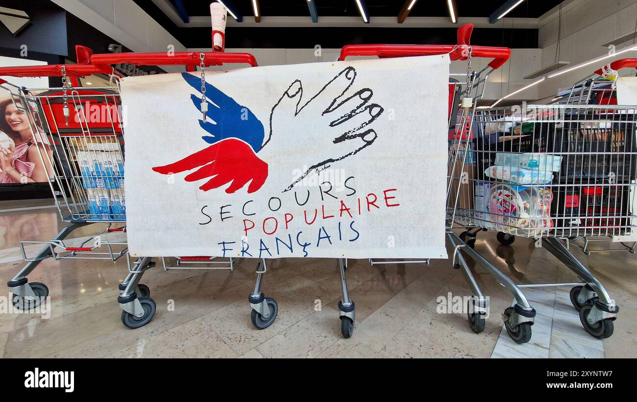 L’ONG française secours polaire collecte des marchandises avant la rentrée scolaire Lyon, France Banque D'Images