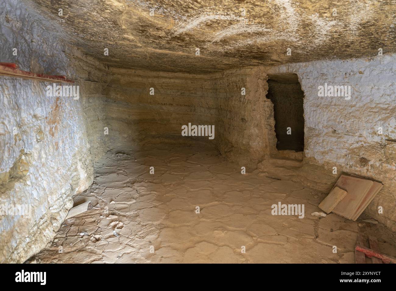 Grottes Argueda salle intérieure abandonnée avec des murs blancs, en Espagne Banque D'Images
