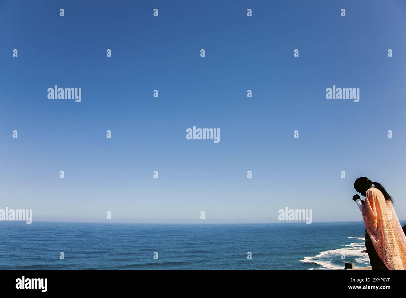 Femme en prière en Afrique du Sud Banque D'Images