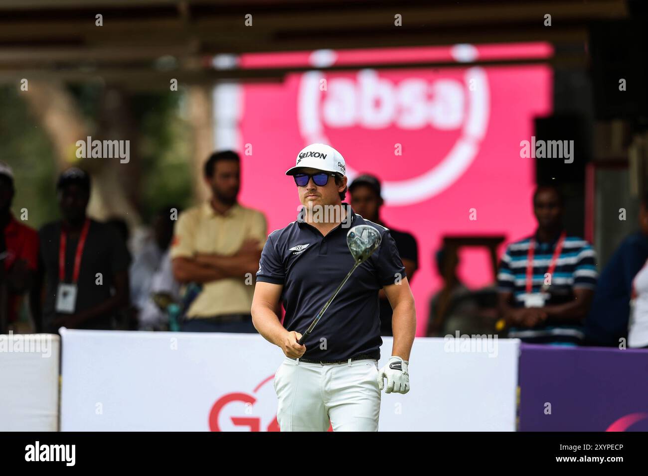 Van Driel Darius suit la progression de son tir au tee 1Oth trou lors du DP World Tour Magica Kenya Open Golf le 25 février 2024 au Muthaiga Golf Banque D'Images