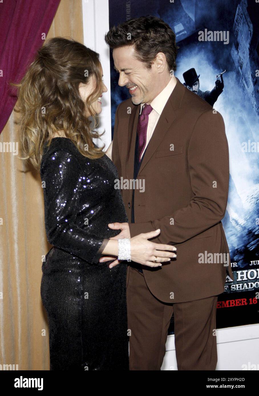 Robert Downey Jr et Susan Downey lors de la première à Los Angeles de 'Sherlock Holmes : a Game of Shadows' au Regency Village Theatre de Westwood Banque D'Images