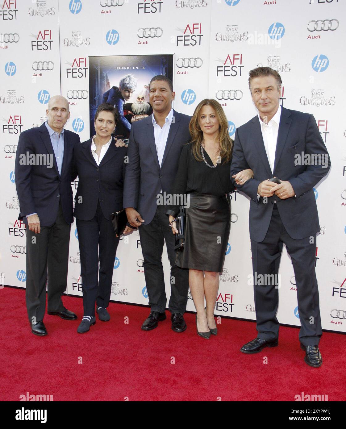 Jeffrey Katzenberg, Nancy Bernstein, Peter Ramsey, Christina Steinberg et Alec Baldwin lors de la projection du Gala 2012 de l'AFI FEST DE 'Rise of the Guardians' Banque D'Images