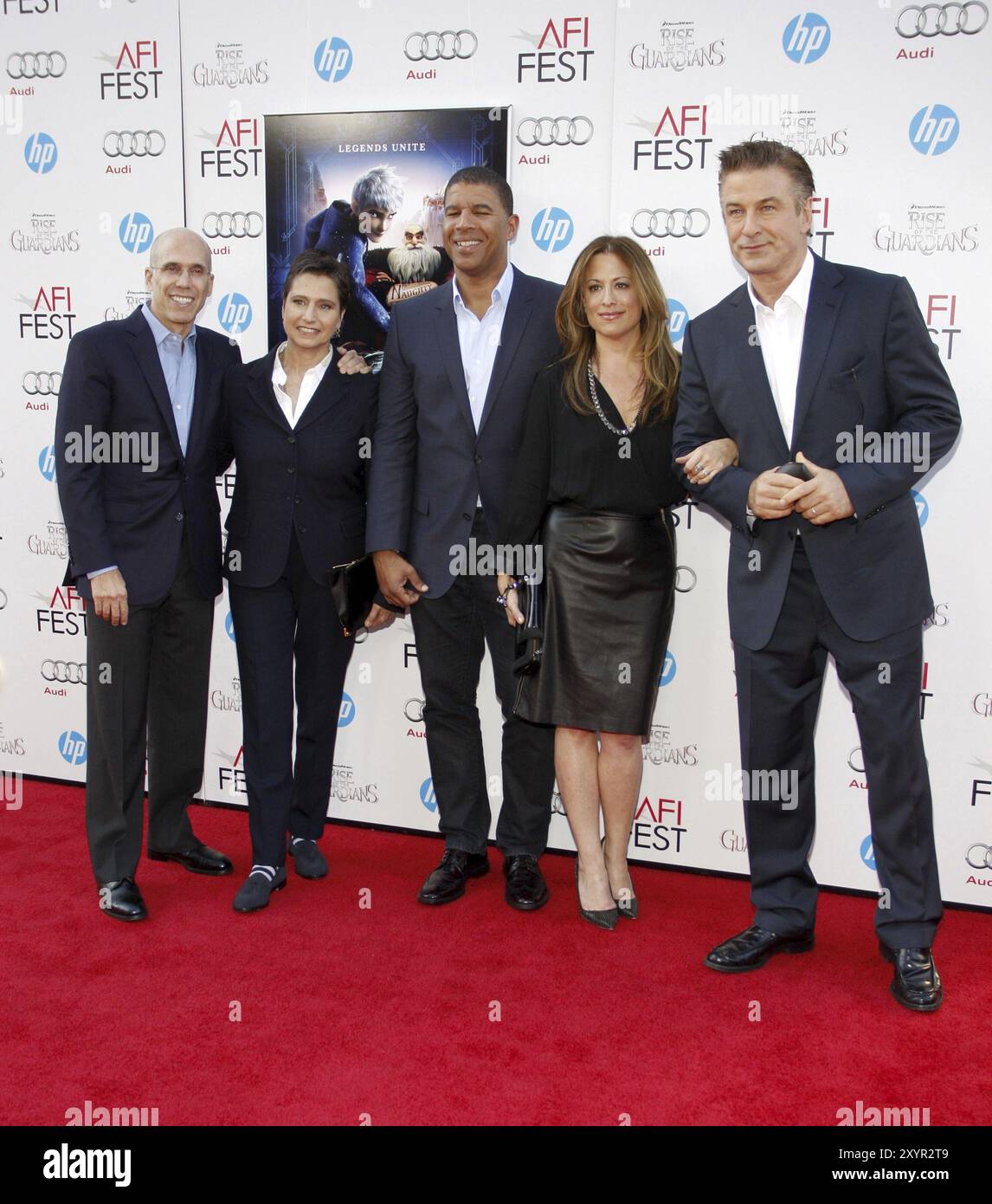 Jeffrey Katzenberg, Nancy Bernstein, Peter Ramsey, Christina Steinberg et Alec Baldwin lors de la projection du Gala 2012 de l'AFI FEST DE 'Rise of the Guardians' Banque D'Images