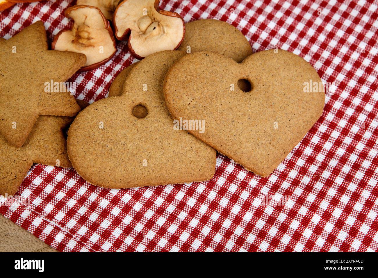 Petit coeur et pain d'épices en forme d'étoile Banque D'Images