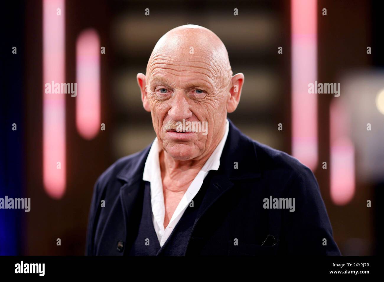 Schauspieler Joe Bausch BEI der Aufzeichnung der WDR-Talkshow Kölner Treff im WDR Studio BS 3. Köln, 30.08.2024 NRW Deutschland *** acteur Joe Bausch à l'enregistrement du talk-show WDR Kölner Treff dans WDR Studio BS 3 Cologne, 30 08 2024 NRW Germany Copyright : xChristophxHardtx Banque D'Images