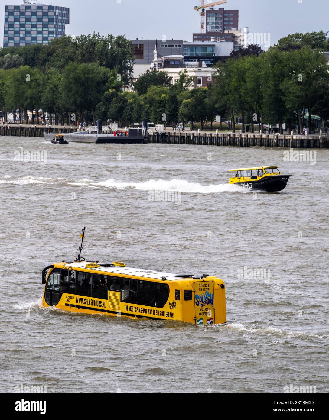 Bus d'excursion qui peut également nager par Splashtours.nl, dans le Nieuwe Maas, cabine d'eau, Rotterdam, pays-Bas Banque D'Images