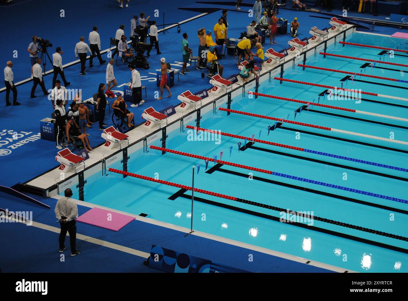 Nanterre, France - août 30 2024 : para natation à l'Arena de Paris la Défense pendant les Jeux Paralympiques de Paris 2024. Banque D'Images