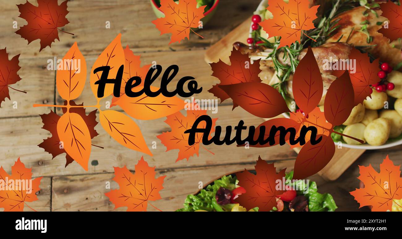 Image de bonjour texte d'automne sur le dîner et feuilles d'automne sur fond de bois Banque D'Images