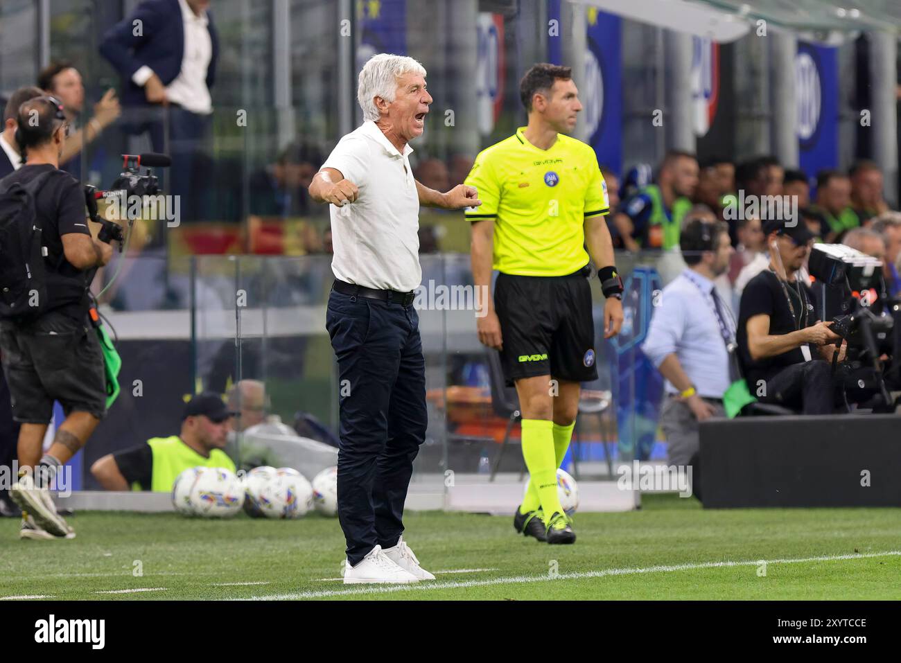 Milan, Italie. 30 août 2024. Italie, Milan, août 30 2024 : Gian Piero Gasperini (entraîneur-chef d'Atalanta) donne des conseils en première période pendant le match de football FC Inter vs Atalanta BC, Serie A Tim 2024-2025 jour 3, San Siro StadiumItalie, Milan, 2024 08 30 : FC Inter vs Atalanta BC, Serie A Tim 2024/2025 jour 3 au San Siro Stadium. (Photo de Fabrizio Andrea Bertani/Pacific Press) crédit : Pacific Press Media production Corp./Alamy Live News Banque D'Images