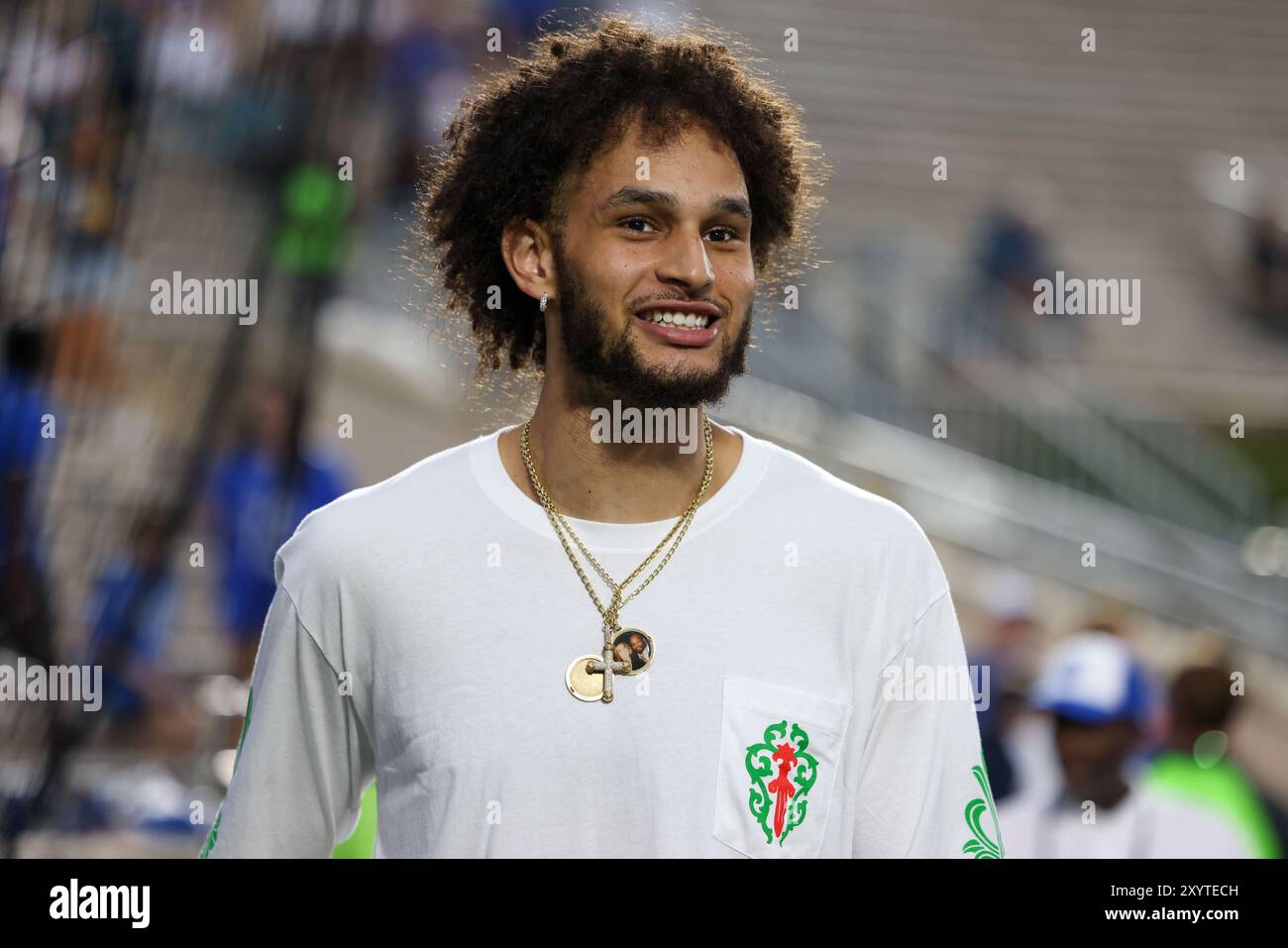 30 août 2024 : Dallas Mavericks et l'ancien Duke Blue Devils Center Dereck Lively II sur la touche avant le match de football NCAA entre les Elon Banque D'Images