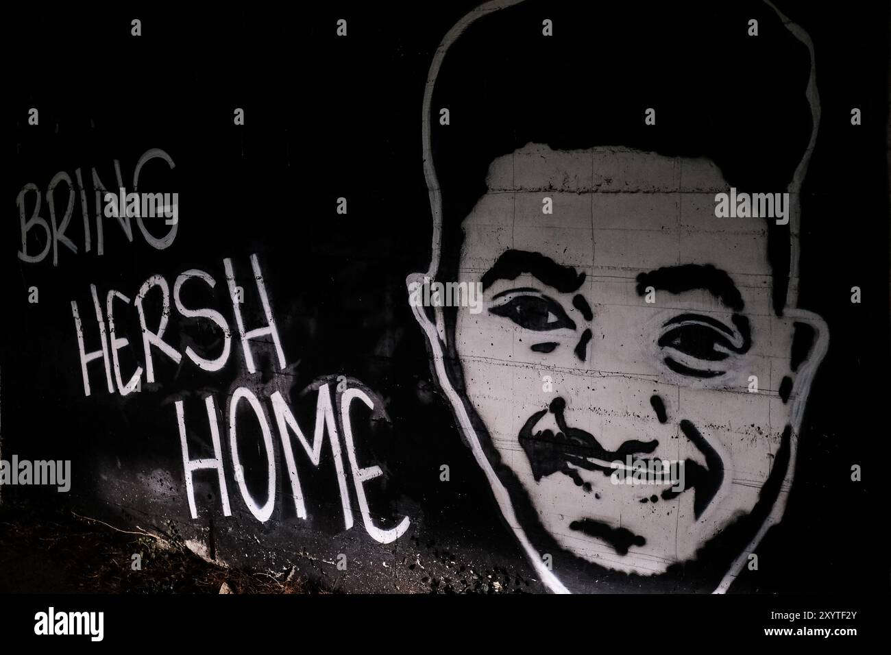 Jérusalem, Israël. 30 août 2024. Le graffiti à Jérusalem appelle au retour de Hersh Goldberg Polin, otage israélien américain à Gaza. Hersh a été blessé et enlevé par le Hamas lors du massacre du festival de musique de Reim, dans le cadre de l'attaque du Hamas contre Israël le 7 octobre. Crédit : NIR Alon/Alamy Live News Banque D'Images
