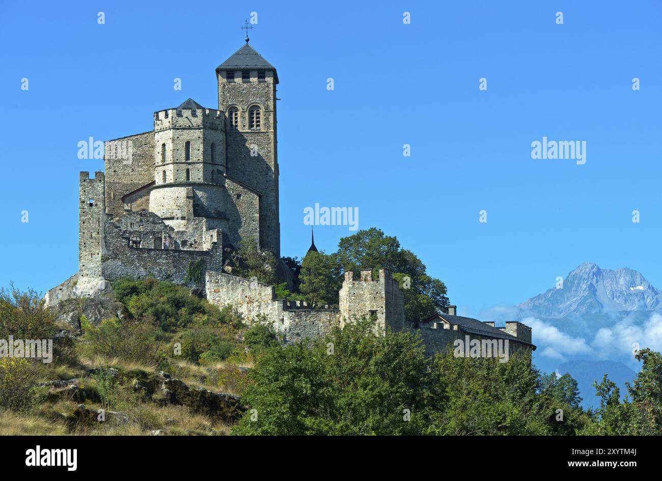Basilique de Valeria, Basilique de Valère, derrière le sommet du Grand Chavalard, Sion, Sion, Valais, Suisse, Europe Banque D'Images