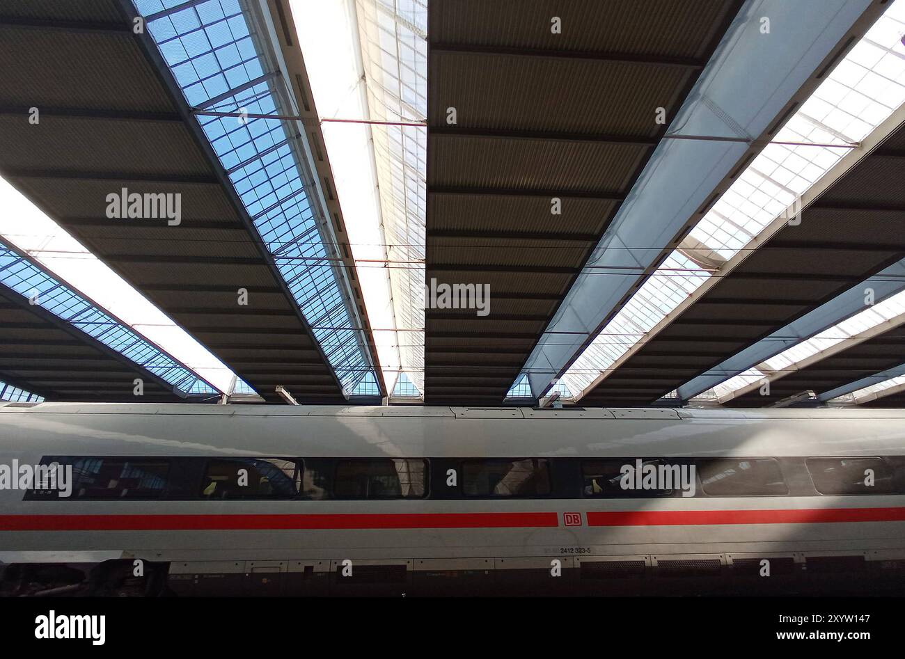 Bahn, DB, Deutsche Bahn, Zug, Eisenbahn, Zugbegleiter, Gleise, Lokführer, Deutschland ticket , Sanierung , Bauarbeiten , Fahrgäste, Pendler, reisen, in München Hbf , Bayern , Deutschland . 31 août 2024. Banque D'Images