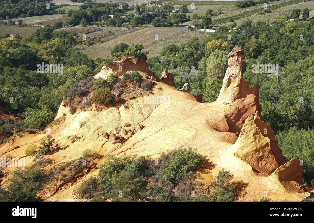 Terre de couleur ocre, et la région environnante. Prise de vue paysage Banque D'Images