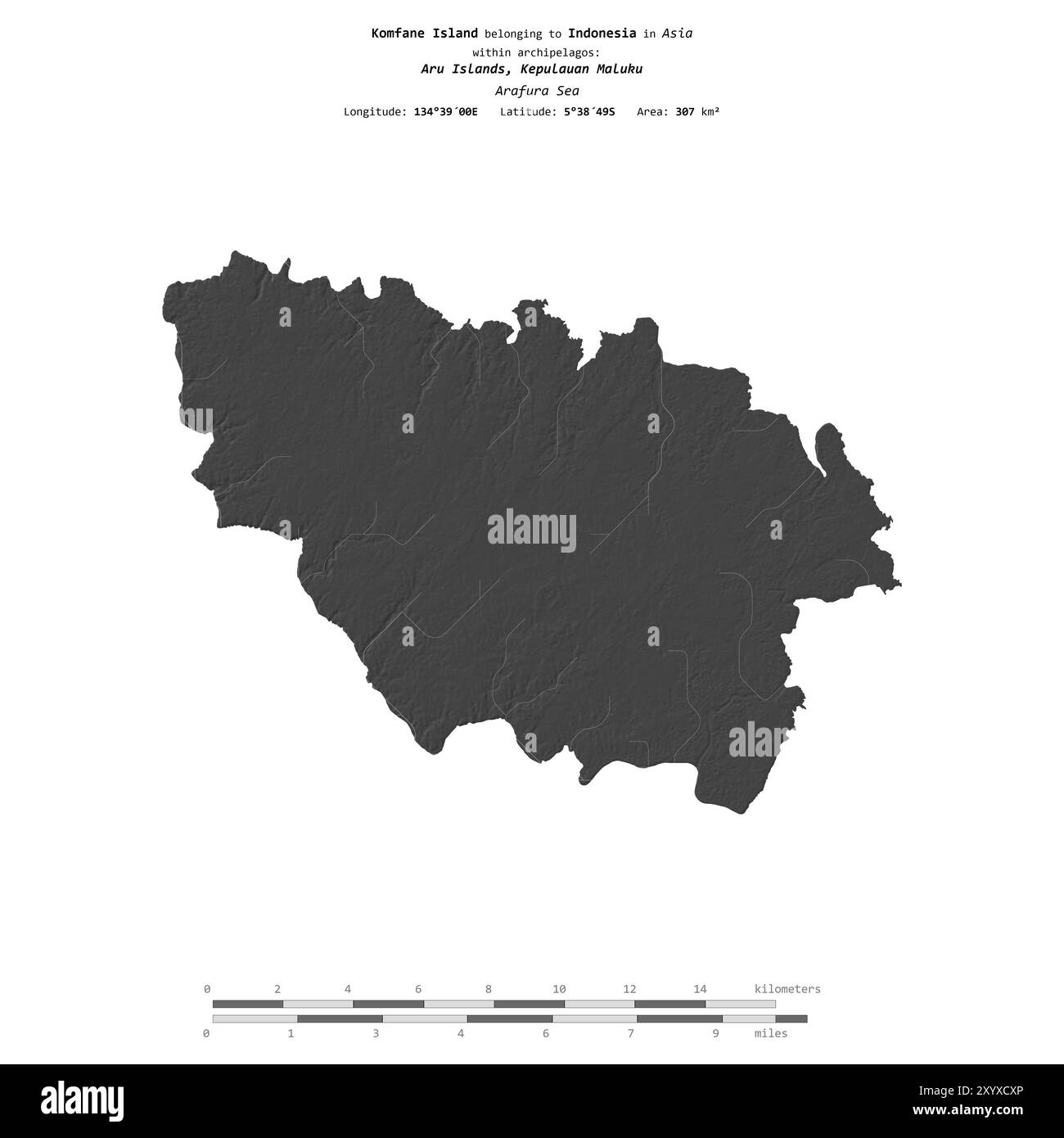 Île de Komfane dans la mer d'Arafura, appartenant à l'Indonésie, isolée sur une carte d'altitude à deux niveaux, avec échelle de distance Banque D'Images