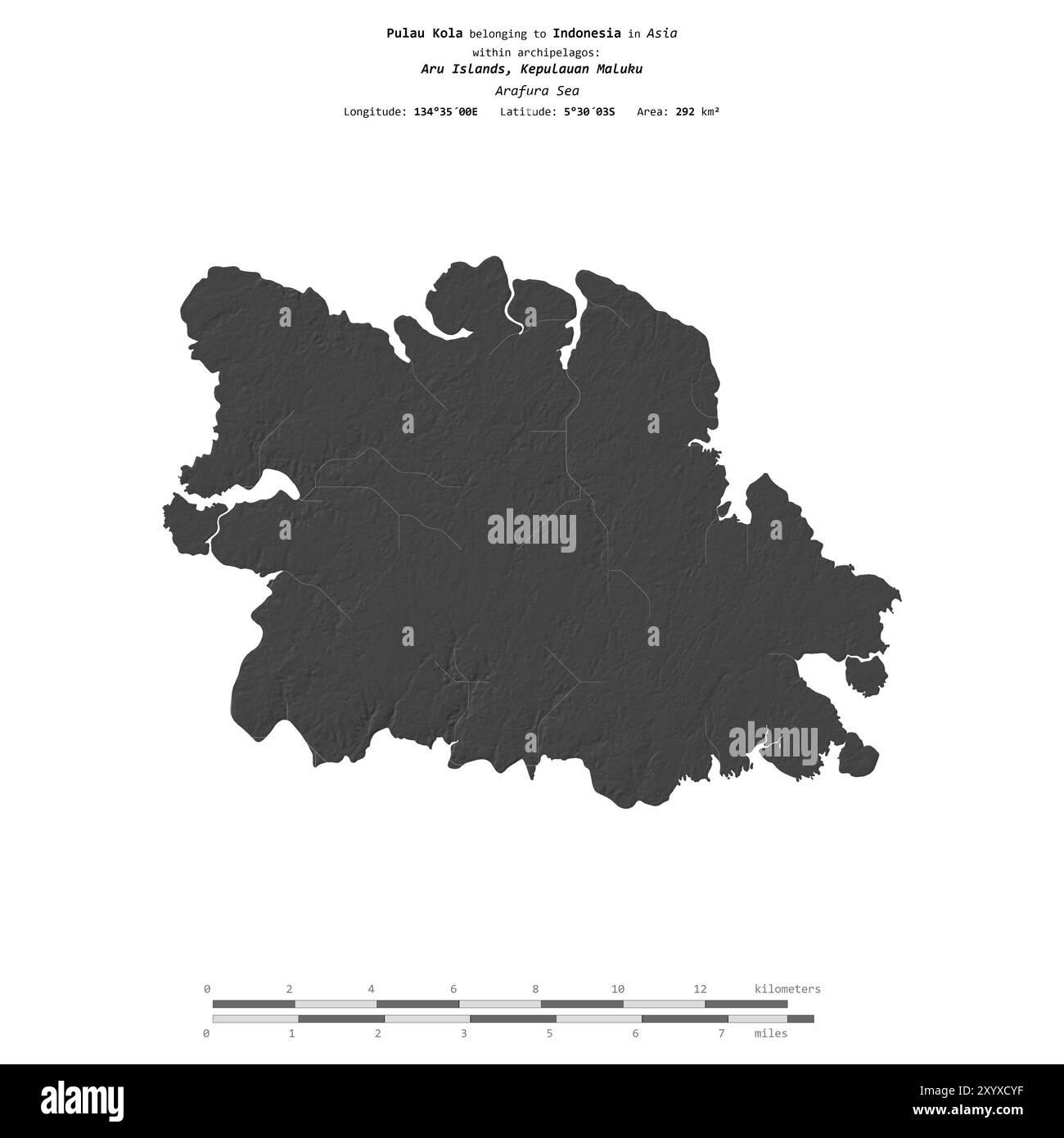 Pulau Kola dans la mer d'Arafura, appartenant à l'Indonésie, isolé sur une carte d'altitude à deux niveaux, avec échelle de distance Banque D'Images