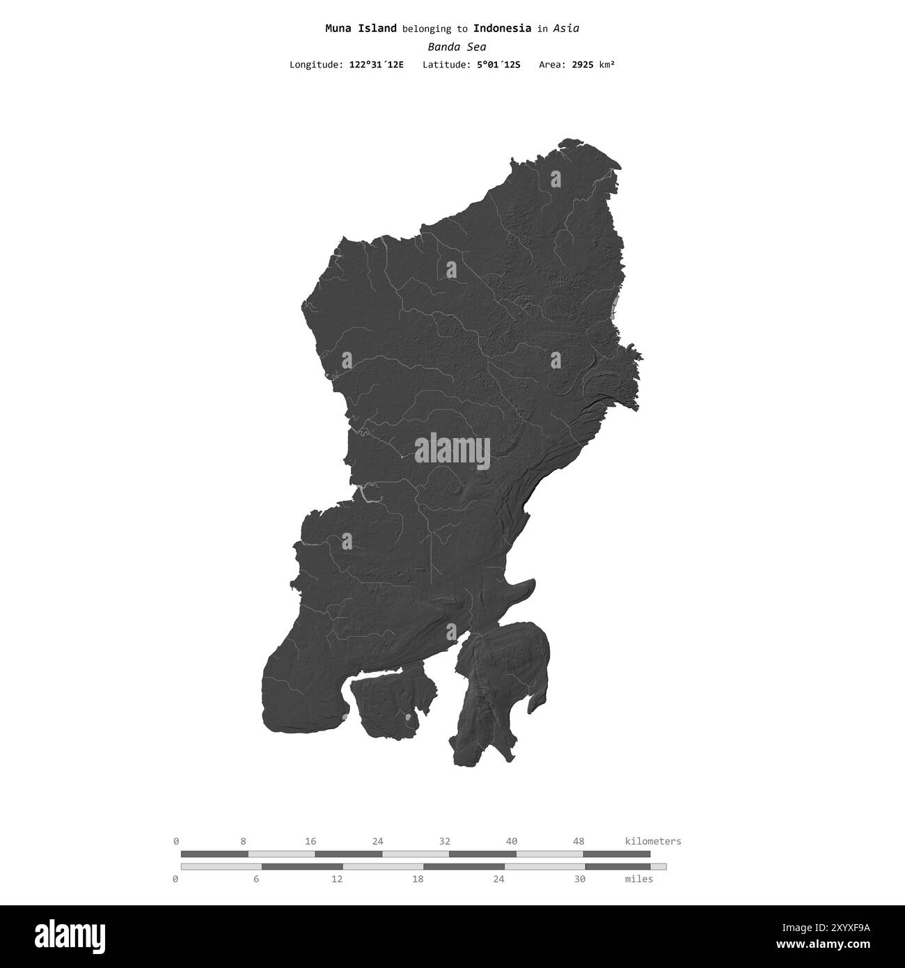 Île de Muna dans la mer de Banda, appartenant à l'Indonésie, isolée sur une carte d'altitude à deux niveaux, avec échelle de distance Banque D'Images