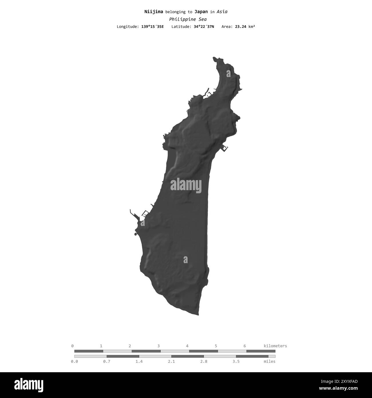 Niijima dans la mer des Philippines, appartenant au Japon, isolé sur une carte d'altitude à deux niveaux, avec échelle de distance Banque D'Images