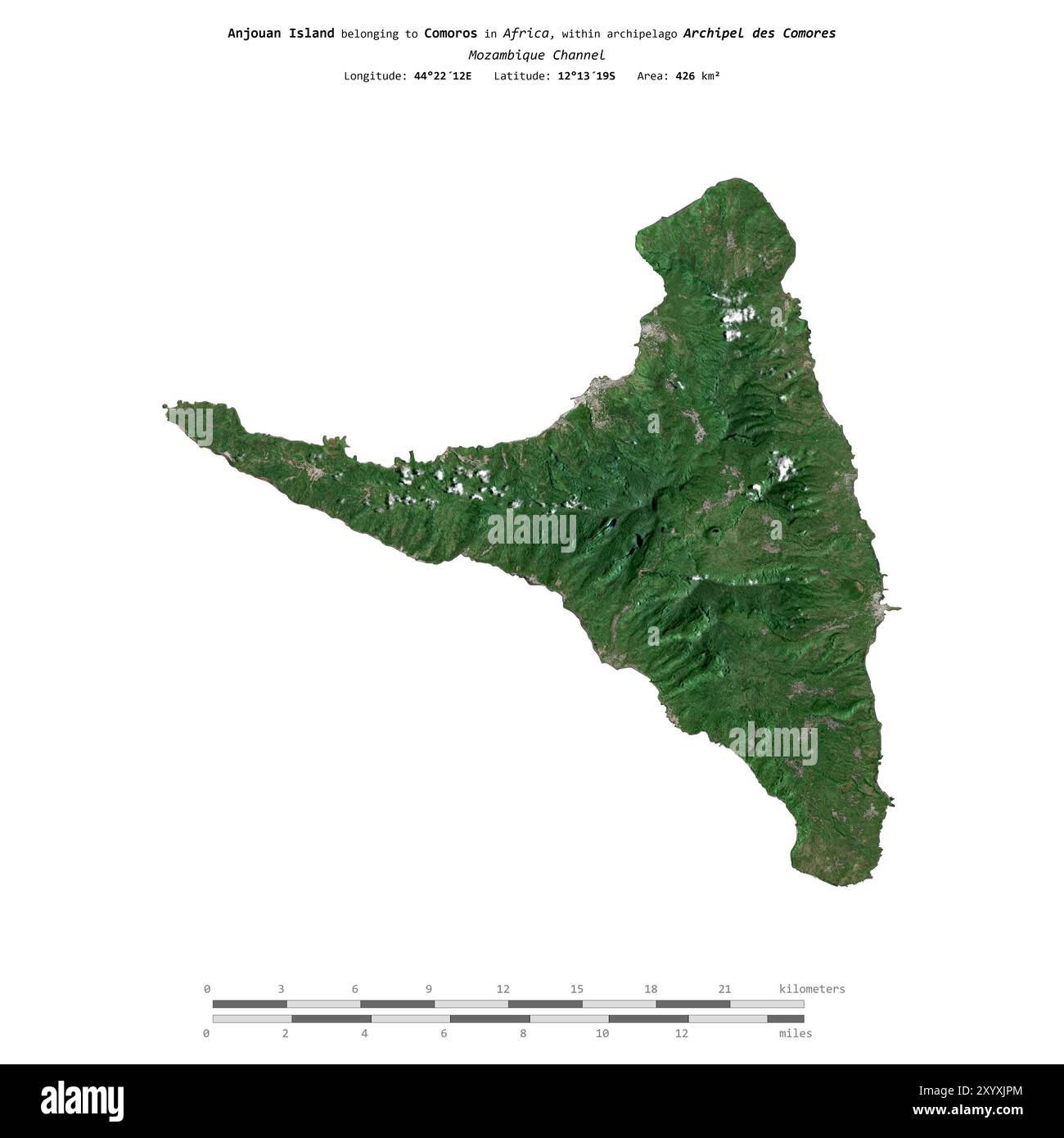Île d'Anjouan dans le canal du Mozambique, appartenant aux Comores, isolée sur une image satellite prise le 21 février 2019, avec échelle de distance Banque D'Images