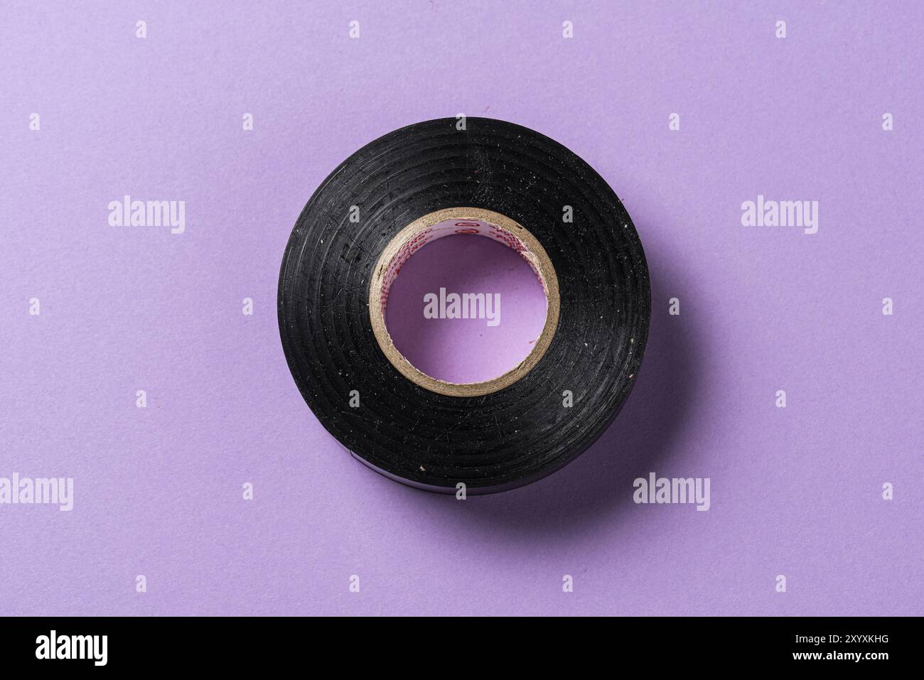 Ruban électrique noir sur une table Banque D'Images