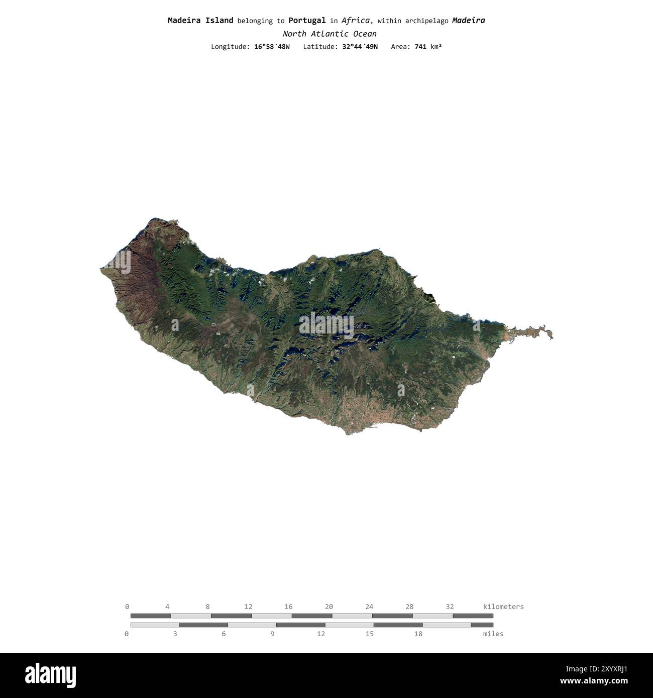 Île de Madère dans l'océan Atlantique Nord, appartenant au Portugal, isolée sur une image satellite prise le 4 novembre 2023, avec échelle de distance Banque D'Images