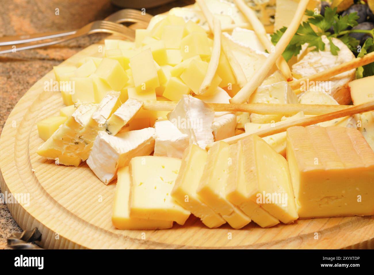Plateau de fromage avec différentes variétés Banque D'Images