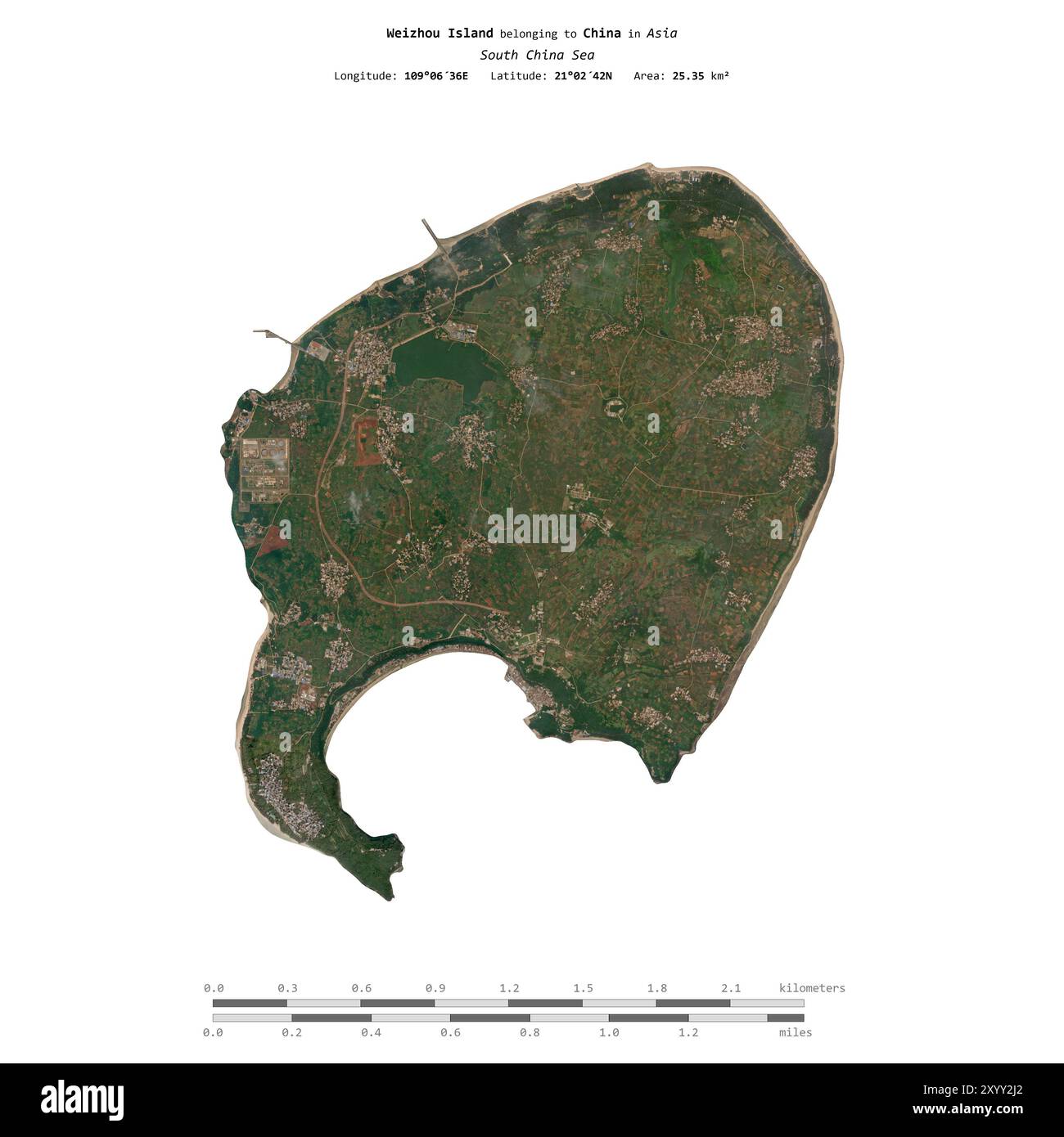 Île de Weizhou en mer de Chine méridionale, appartenant à la Chine, isolée sur une image satellite prise le 26 novembre 2023, avec échelle de distance Banque D'Images