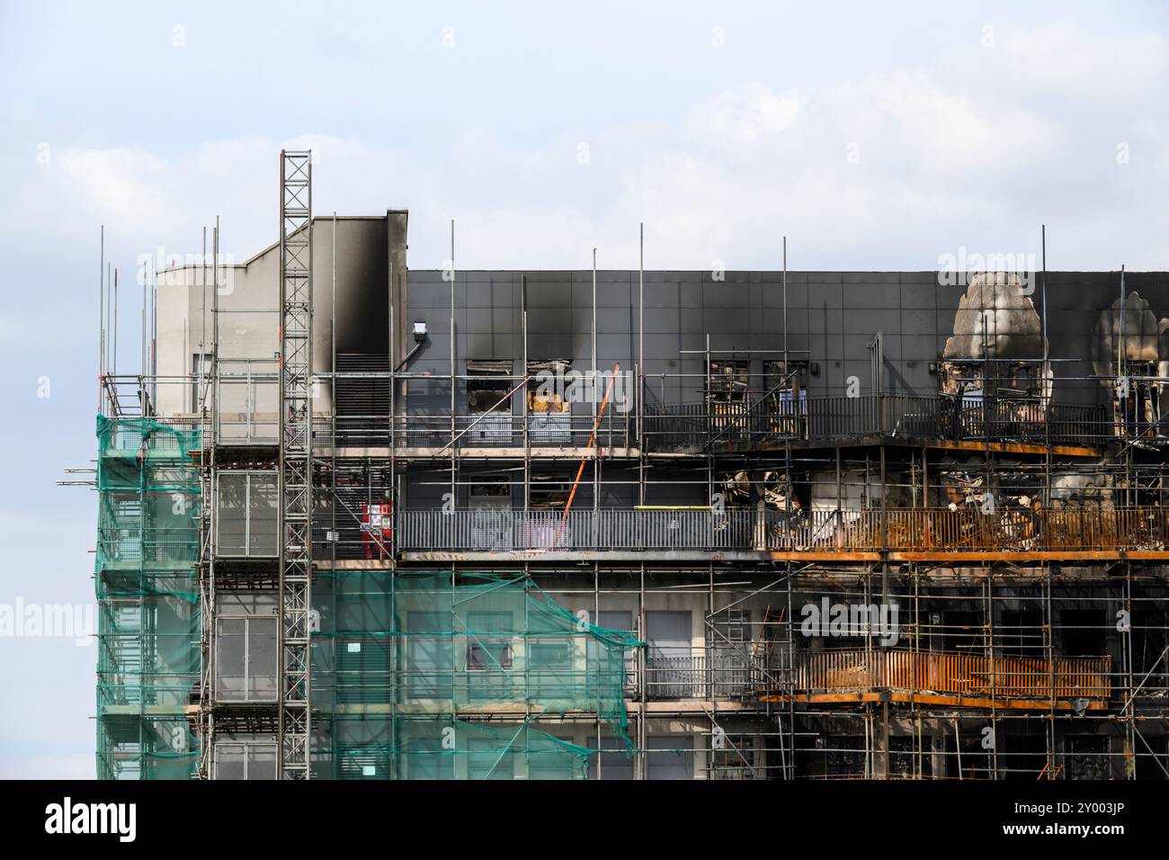 L'incendie a endommagé le Spectrum Building sur Freshwater Road à Dagenham, East London. L'incendie s'est produit aux premières heures du 26 août 2024. Le Banque D'Images