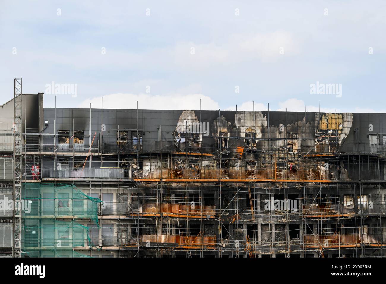 L'incendie a endommagé le Spectrum Building sur Freshwater Road à Dagenham, East London. L'incendie s'est produit aux premières heures du 26 août 2024. Le Banque D'Images