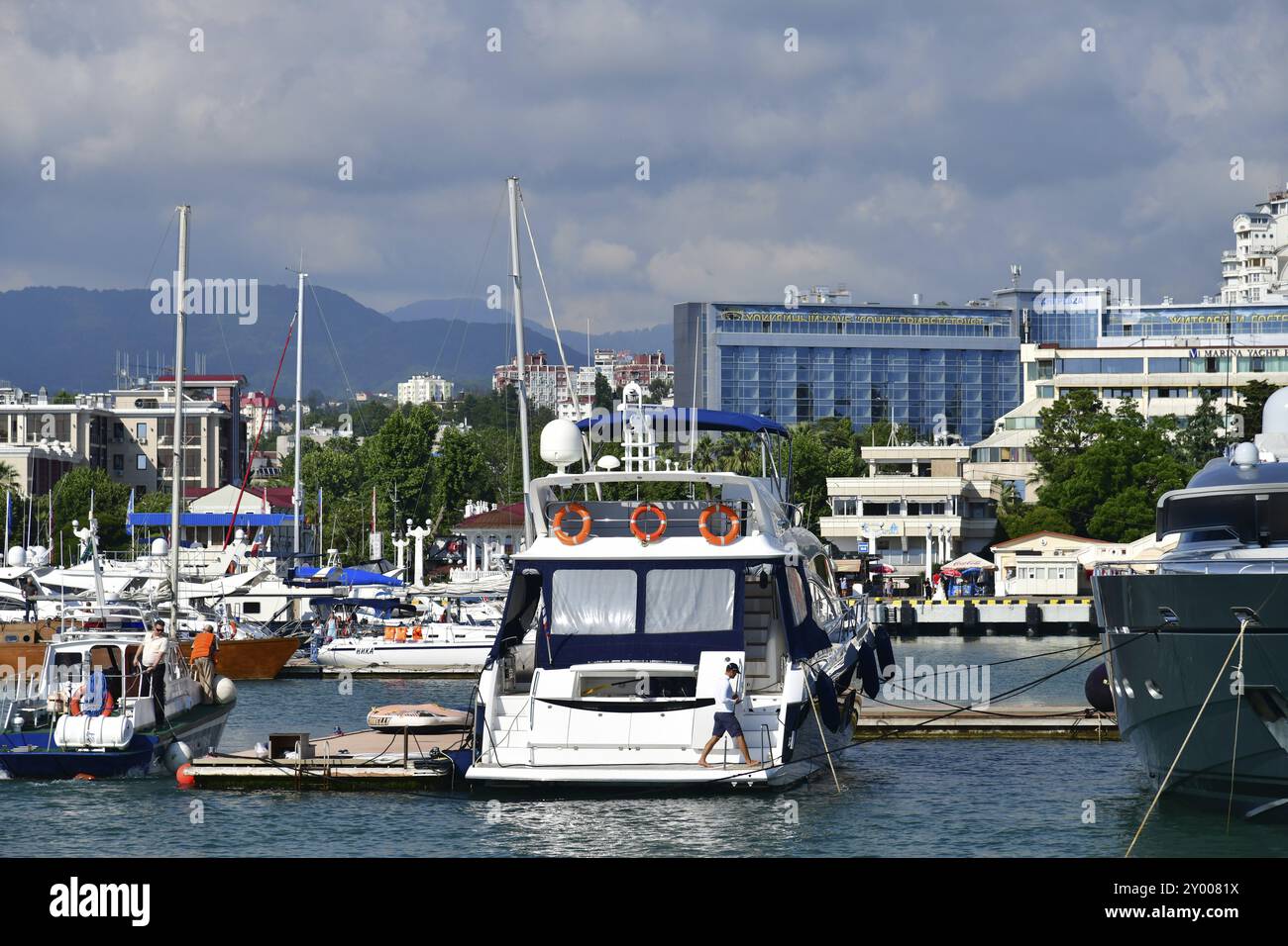 Sotchi, Russie, juin 22018. Beaucoup de navires différents dans le port maritime, Europe Banque D'Images