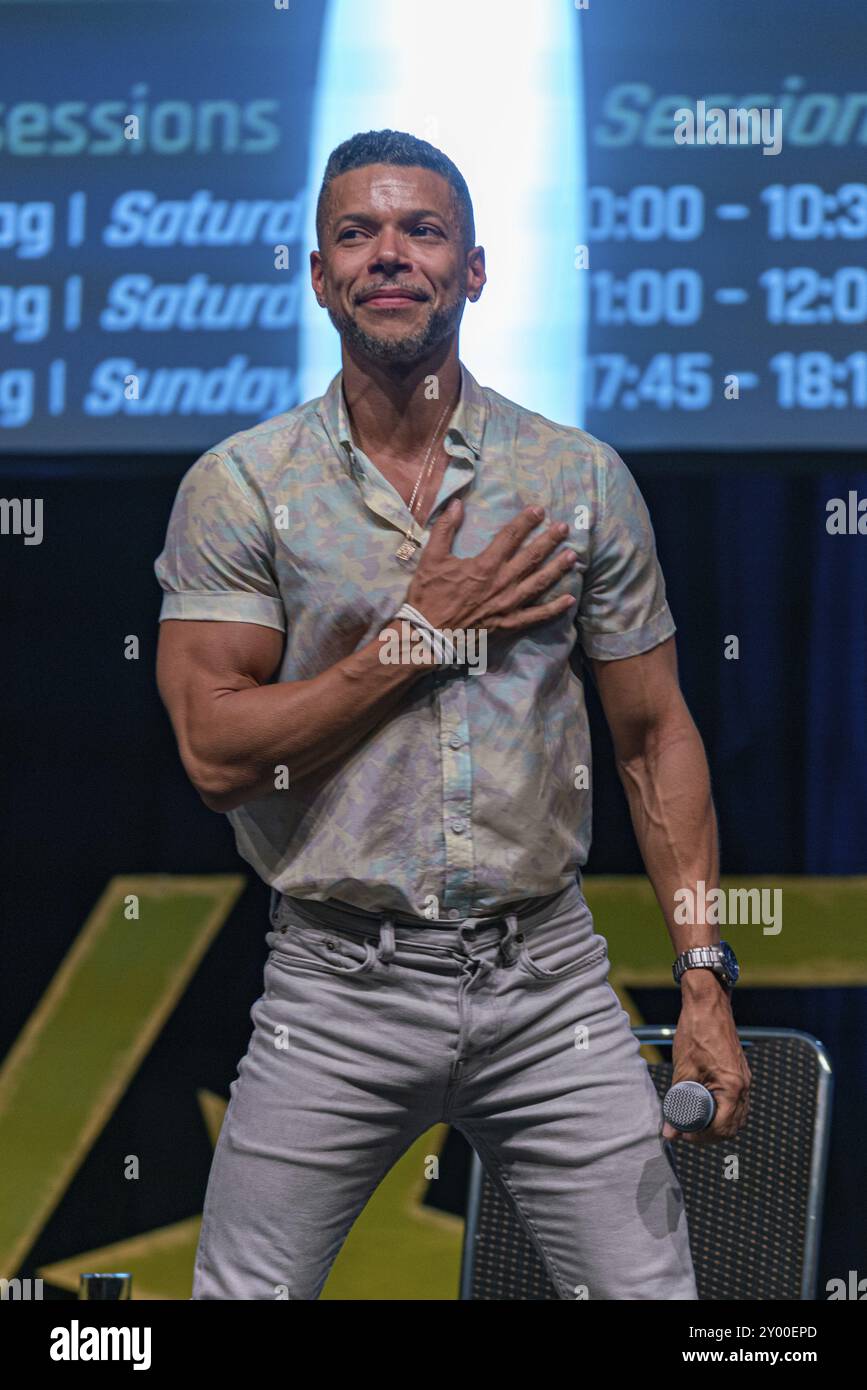 Bonn, Allemagne, 8 juin 2019 : Wilson Cruz (*1973, acteur américain, Star Trek : Discovery) s'exprime à FedCon 28, une convention de science-fiction de quatre jours. FedCon 28 t Banque D'Images