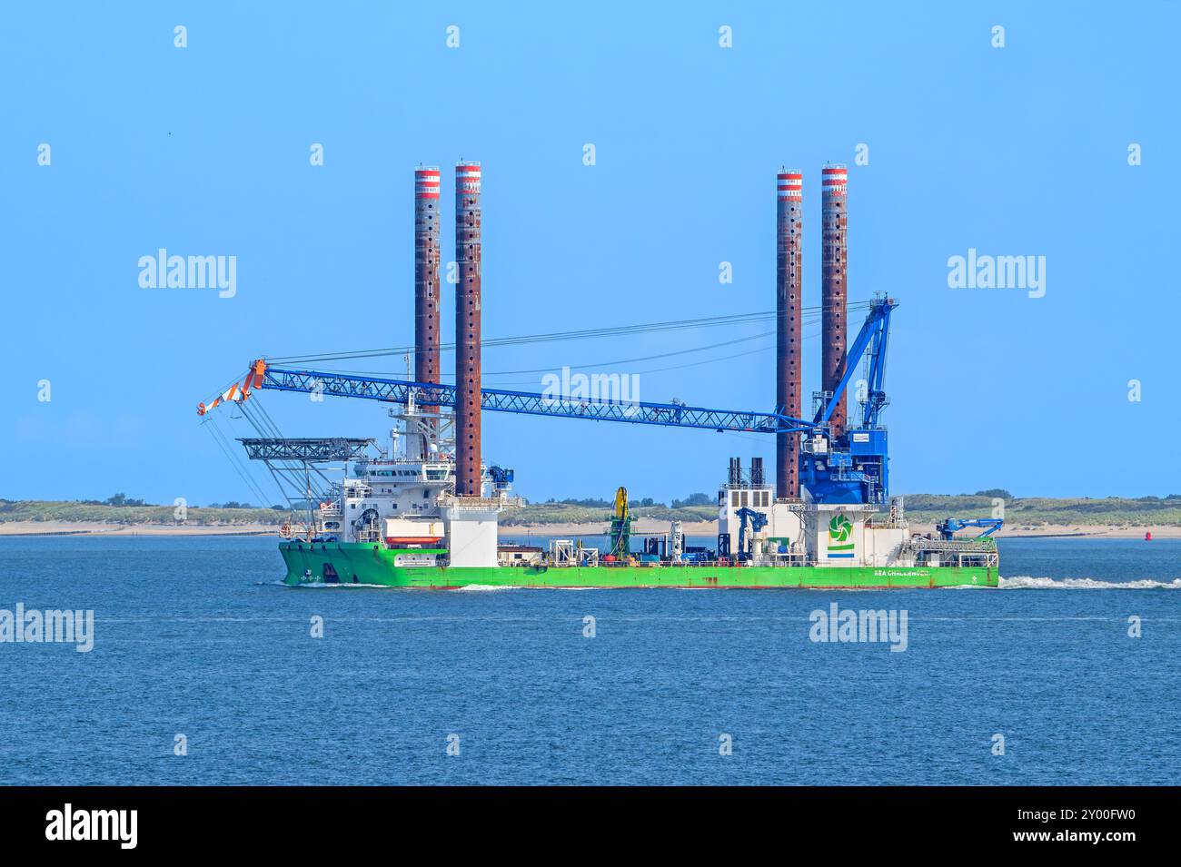 Navire danois d'installation A2SEA A/S Sea Challenger de Dong Energy pour la construction d'éoliennes dans des parcs éoliens offshore en mer Banque D'Images