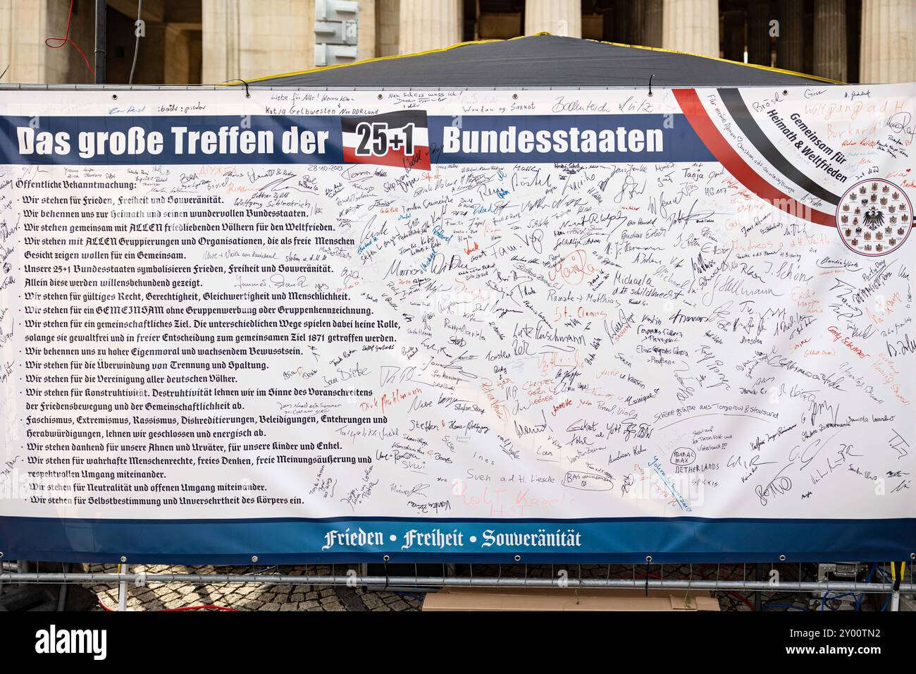 Munich, Allemagne. 31 août 2024. Des centaines de Reichsbuerger de toute l'Allemagne ont manifesté à Munich, en Allemagne, le 31 août 2024. Leur devise était ' ensemble pour notre patrie et la paix mondiale/la grande réunion des 25 1 états fédéraux '. (Photo de Alexander Pohl/Sipa USA) crédit : Sipa USA/Alamy Live News Banque D'Images