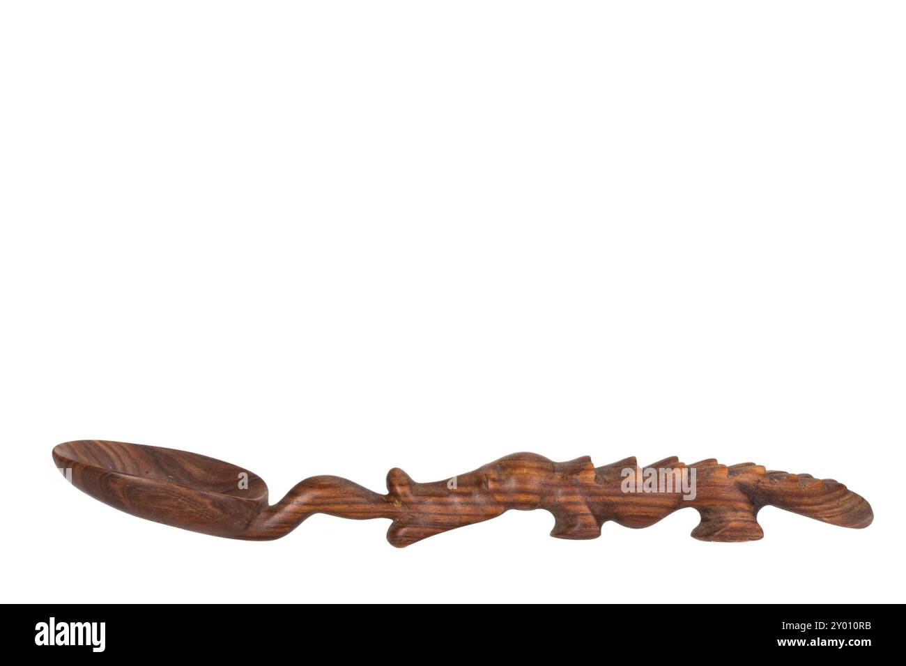 Cuillère en bois sculptée en forme de crocodile Banque D'Images