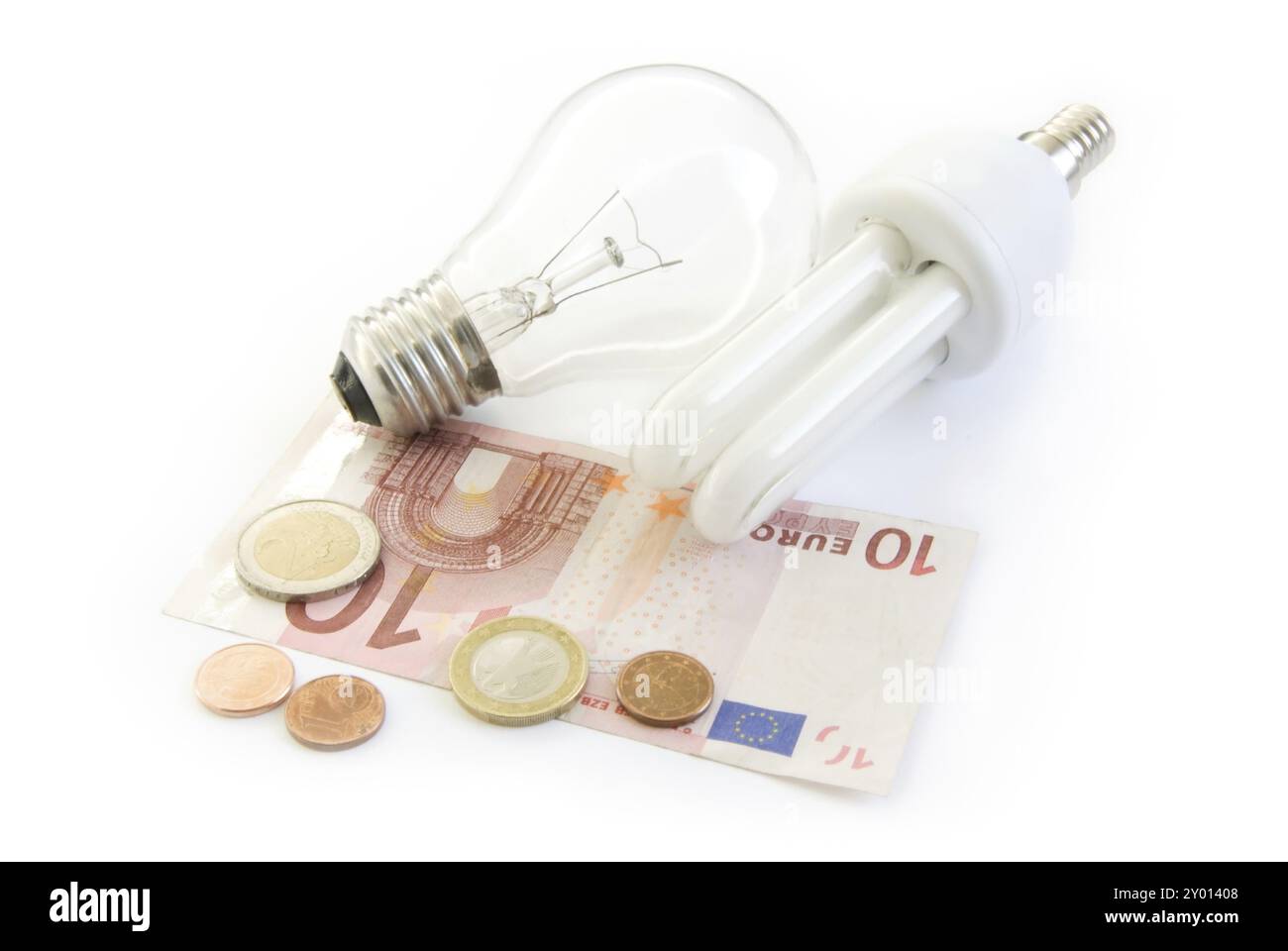 Ampoule et lampe à économie d'énergie avec de l'argent en euros Banque D'Images