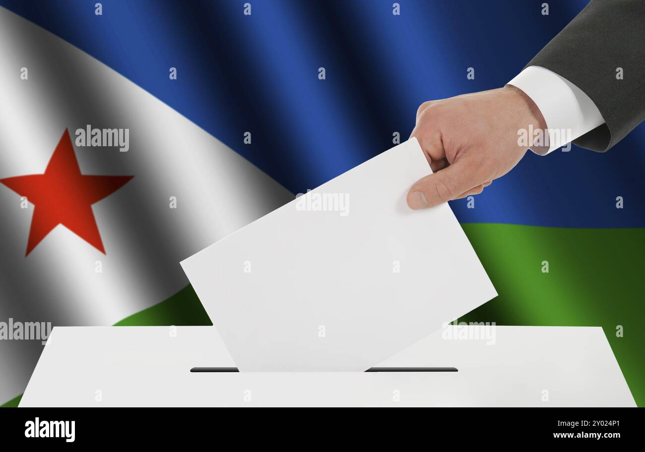 Le drapeau de Djibouti et la main avec le bulletin sur l'urne Banque D'Images