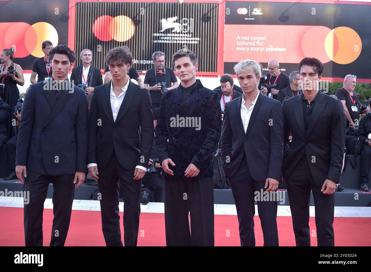 Venise, Italie. 31 août 2024. Tim Schaecker, Julien Brown, Luis Freitag, Bene Schulz, et Jacob Rott des Elevator Boys, assistent au tapis rouge 'Battlefield' (Campo Di Battaglia) lors du 81e Festival international du film de Venise le samedi 31 août 2024 à Venise, Italie. Photo de Rocco Spaziani/UPI crédit : UPI/Alamy Live News Banque D'Images
