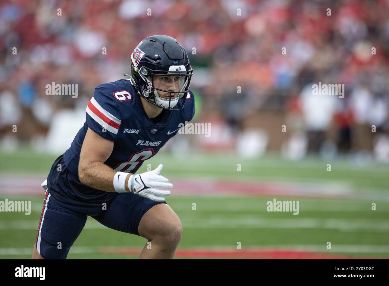 31 août 2024 : Reese Smith (6 ans), réceptrice large des Liberty Flames, commence un parcours pendant le match de football de la NCAA entre les chameaux de combat Campbell et les Liberty Flames au Williams Stadium de Lynchburg, en Virginie. Jonathan Huff/CSM Banque D'Images