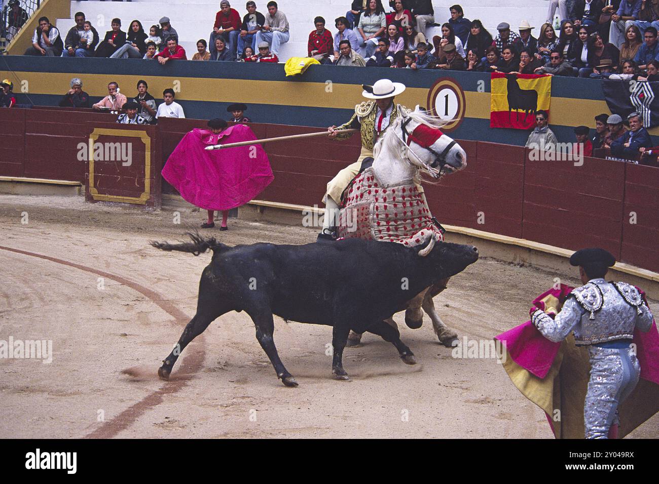 Torero BEI Stierkampf in der Arena von Riobamba, Ekuador, Suedamerika | Matador at Bullfight, Riobamba, Équateur, Amérique du Sud Banque D'Images