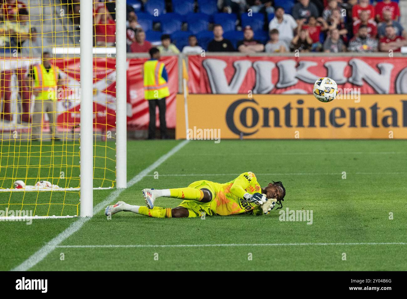 Harrison, États-Unis. 31 août 2024. Le gardien de but Andre Blake (18 ans) de Philadelphia Union sauve lors du match de saison régulière de la MLS contre les Red Bulls au Red Bull Arena à Harrison, New Jersey, le 31 août 2024. Philadelphie a gagné 2 à 0. (Photo de Lev Radin/Sipa USA) crédit : Sipa USA/Alamy Live News Banque D'Images